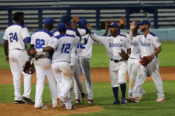 Leones azules a un juego de la cima en 64 SNB