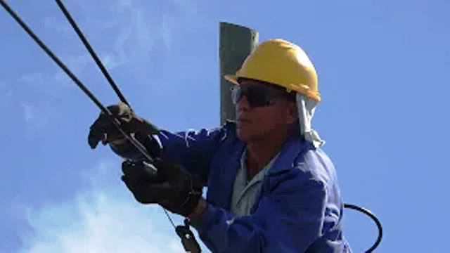 Continúan acciones recuperativas en el sector de las telecomunicaciones en Santiago