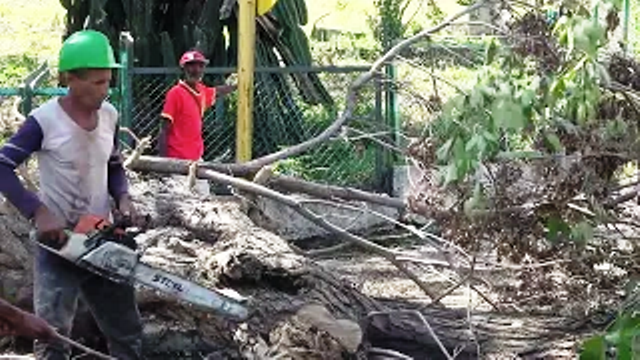 Realizan labores de saneamiento para la recuperación en Santiago de Cuba