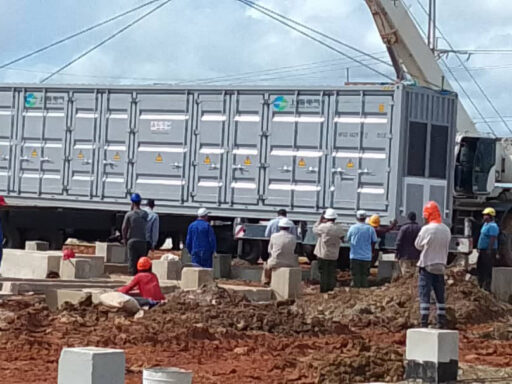 Cuba avanza en montaje de sistema de almacenamiento de energía
