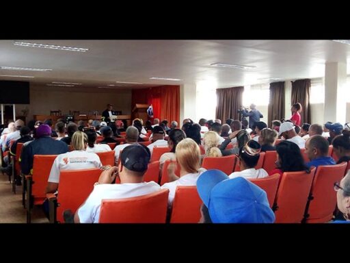 Homenajean en Artemisa a eléctricos tras labor en Santiago