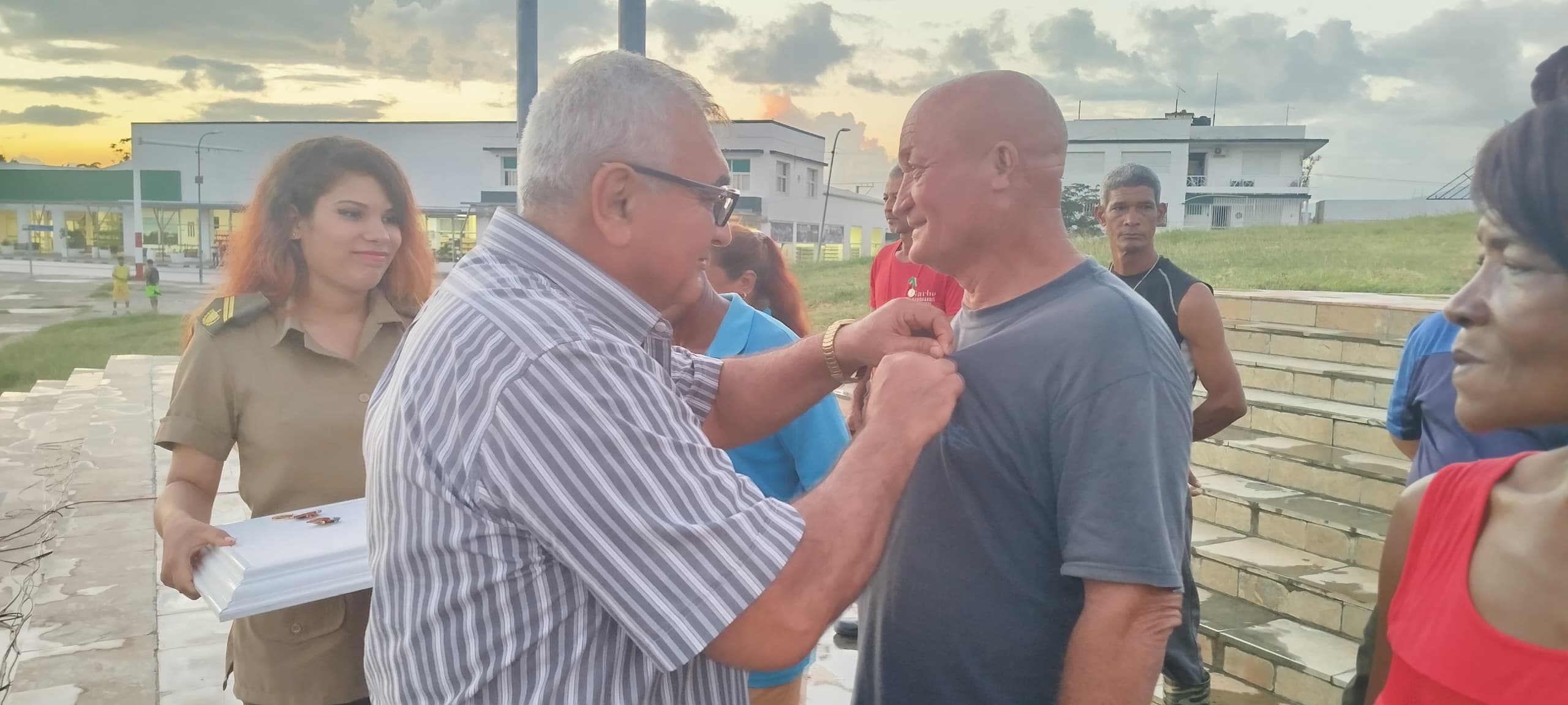Reconocen a constructores que laboraron en la recuperación tras el paso del Huracán Melissa en Santiago de Cuba