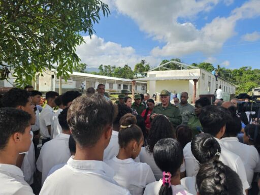Chequea Díaz-Canel marcha de las labores de recuperación en municipio santiaguero de Tercer Frente