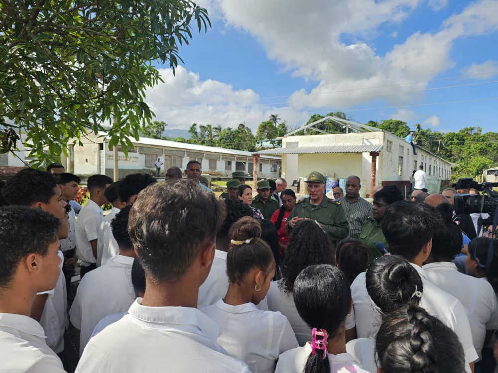 Chequea Díaz-Canel marcha de las labores de recuperación en municipio santiaguero de Tercer Frente