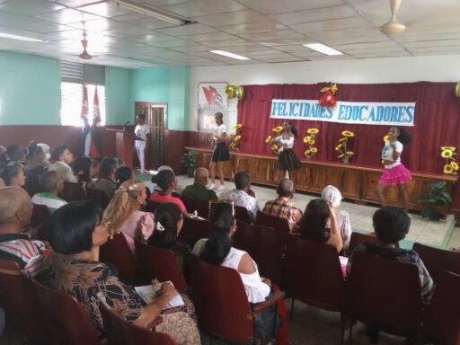 Honrar con el alma: San Luis rinde homenaje a sus pilares educativos (+Fotos)