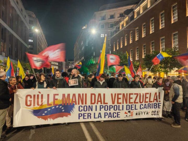 Manifestantes condenan en Italia la agresión de EEUU contra Venezuela