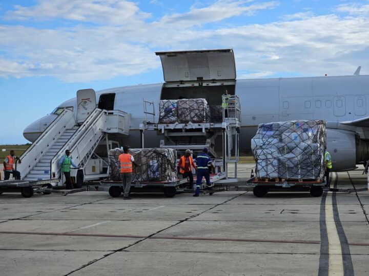 Arriba a Santiago de Cuba donativo de la Unión Europea y agencias de la ONU para damnificados del Huracán Melissa