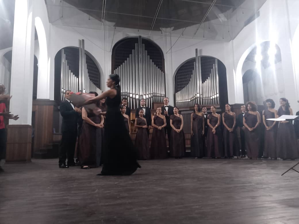 Orfeón Santiago celebra 65 años de fundado