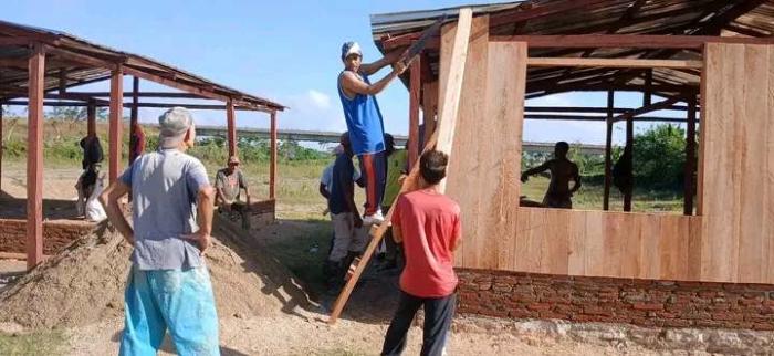 Priorizan recuperación de las viviendas afectadas por Melissa en Santiago de Cuba (+Fotos) por Luis Alberto Portuondo
