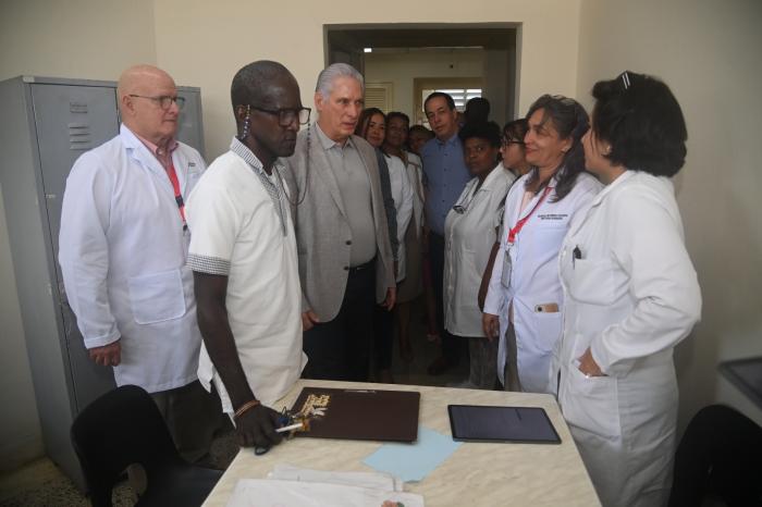 Un hospital en el que está prohibido decir que no se puede