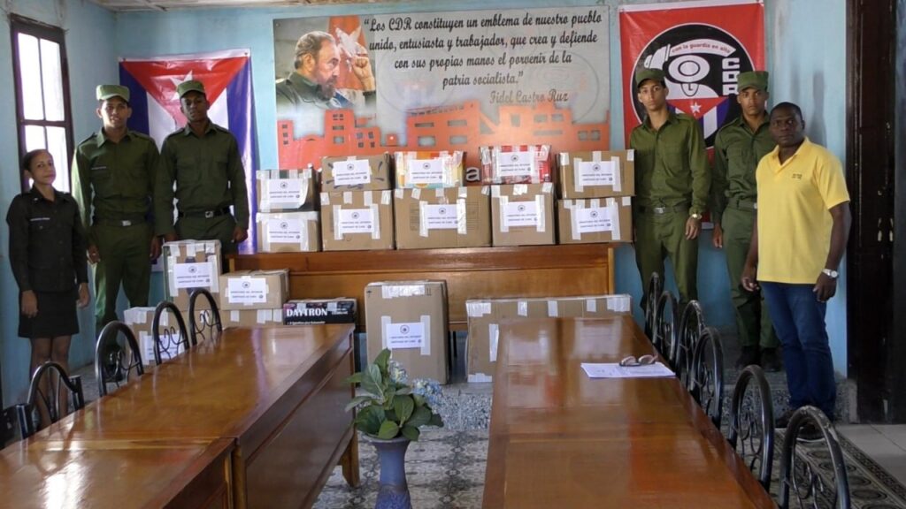 Contribuye MININT con donaciones a los CDR para familias afectadas por el huracán Melissa