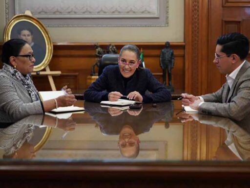 Sheinbaum conversa con papa León XIV para invitarlo a México