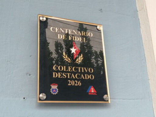Empresa camagüeyana, primera en recibir Placa Centenario de Fidel