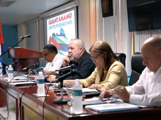 Insta Primer Ministro a dinamizar producción en Guantánamo y SantiagoCompartir