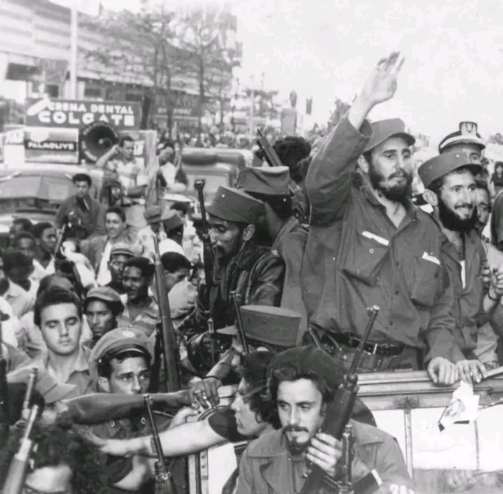 La Caravana de la Libertad: Cuando Cuba Abrazó su Destino