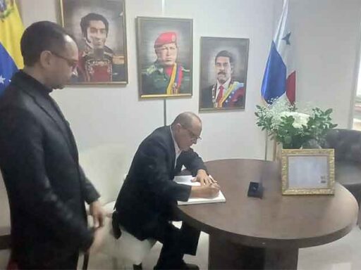 Cuba y Venezuela rinden honores en Panamá a combatientes caídos