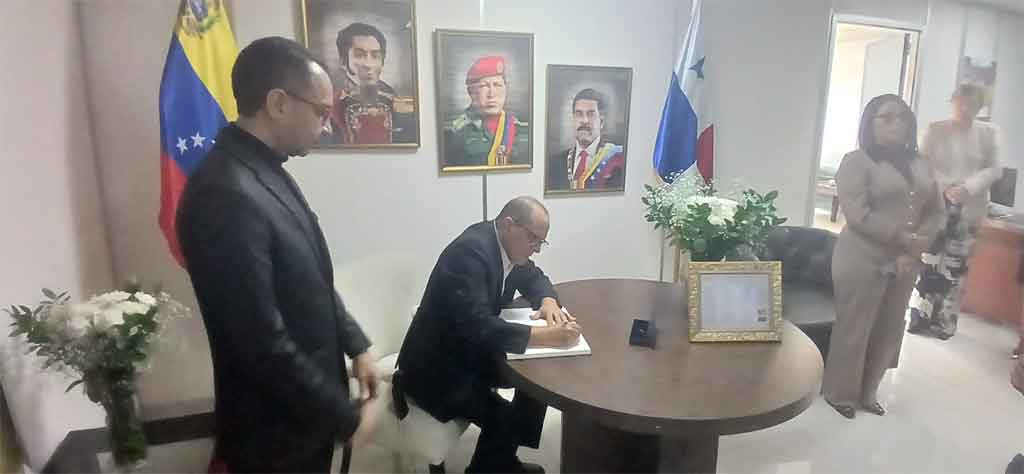 Cuba y Venezuela rinden honores en Panamá a combatientes caídos
