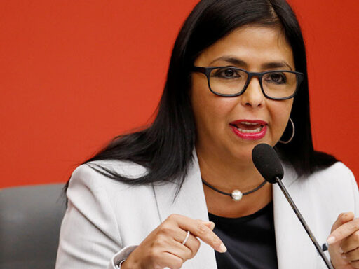 Se desconoce paradero de Maduro, afirma vicepresidenta