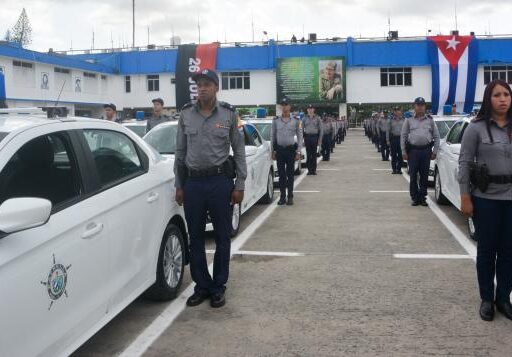 Una policía revolucionaria, como la obra que la vio nacer