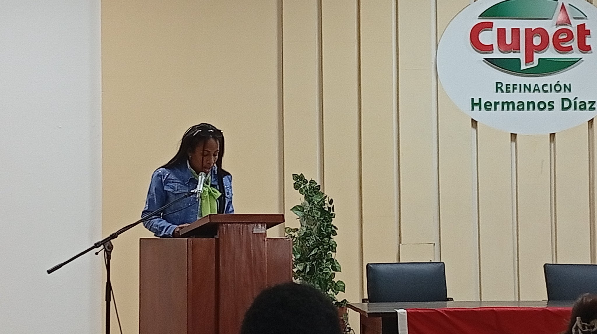 Rechazan trabajadores de industria petrolera endurecimiento del bloqueo