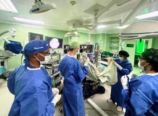 Seis horas devolviéndole la vida a un niño