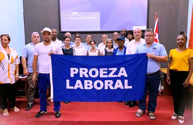 Recibió Etecsa Santiago de Cuba bandera de Proeza Laboral