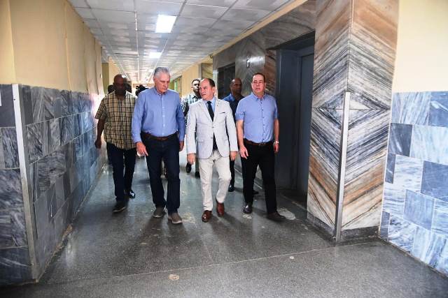 Visita Díaz-Canel Instituto de Oncología y Radiobiología