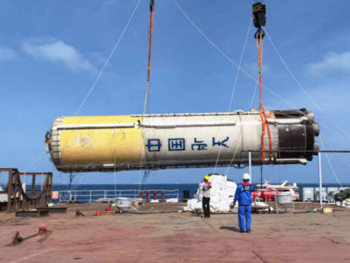 China recupera por primera vez en el mar segmento de cohete portador
