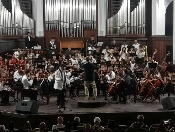 Festival Internacional Jazz Plaza en Santiago: Un Viaje Nostálgico a los Éxitos de los 80 en Concierto Sinfónico (+Fotos)