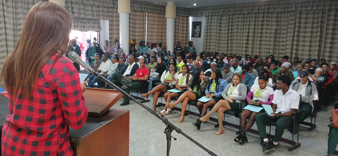 Bajo el bloqueo: La Juventud Refinera le pone  corazón a la Patria
