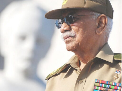 Juan Almeida Bosque: La firmeza hecha canción y combate