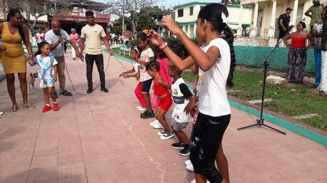 Promotores e Instructores promueven y llevan arte a pobladores de San Luis (+Fotos)