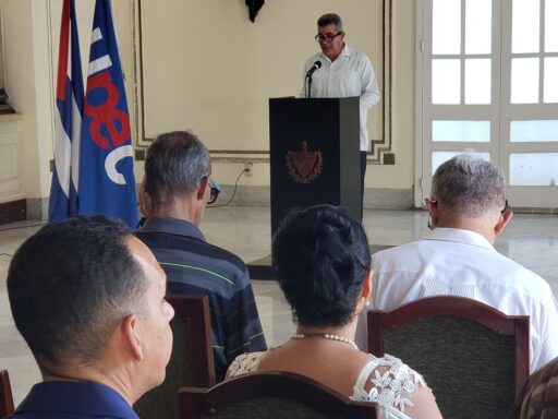 Un acto breve para un compromiso mayor