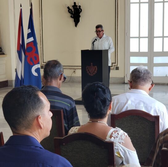 Un acto breve para un compromiso mayor