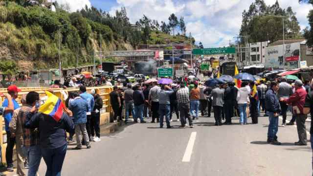 Protestas en la frontera norte de Ecuador por aranceles a Colombia