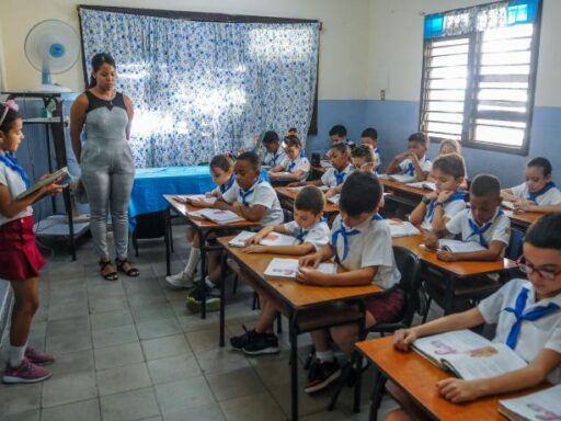 Actualizan medidas en el sistema educacional para garantizar la continuidad del curso ante contingencia energética.
