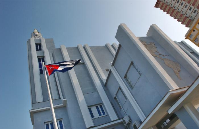 Una «pequeña cumbre reaccionaria y neocolonial»