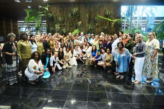 Hay mucha alma en el pecho de la mujer cubana