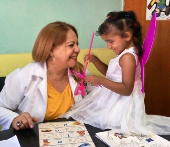 Defectóloga amante de la muñequería