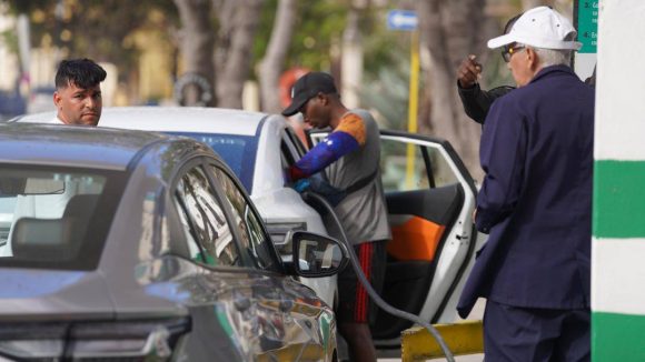 Dieciséis personas detenidas por venta ilegal de combustible en La Habana