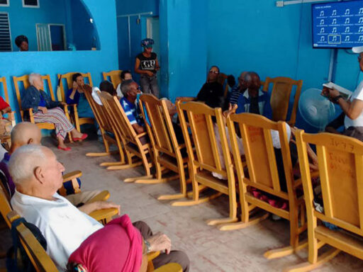 Paneles solares alivian estancia de adultos mayores en casas de abuelos