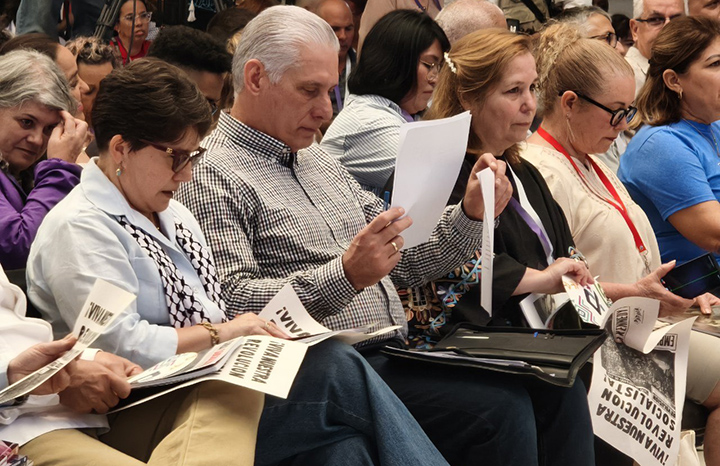 Presidente cubano acude a inauguración del Coloquio Patria
