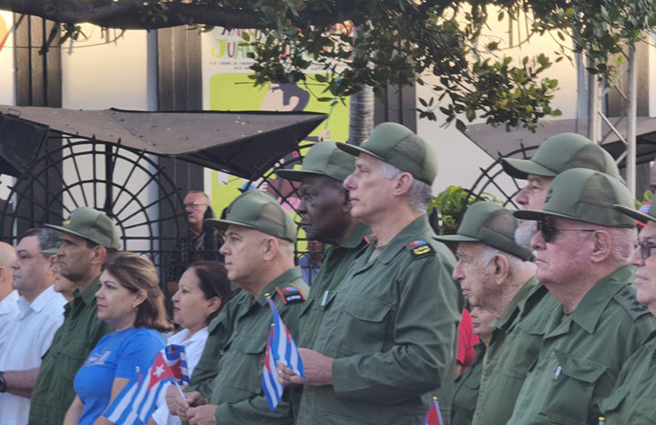 Asiste Díaz-Canel a acto por aniversario de la proclamación socialista (+Fotos)