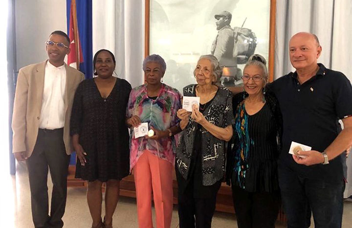 Otorgan sello conmemorativo de la Sociedad Cultural José Martí