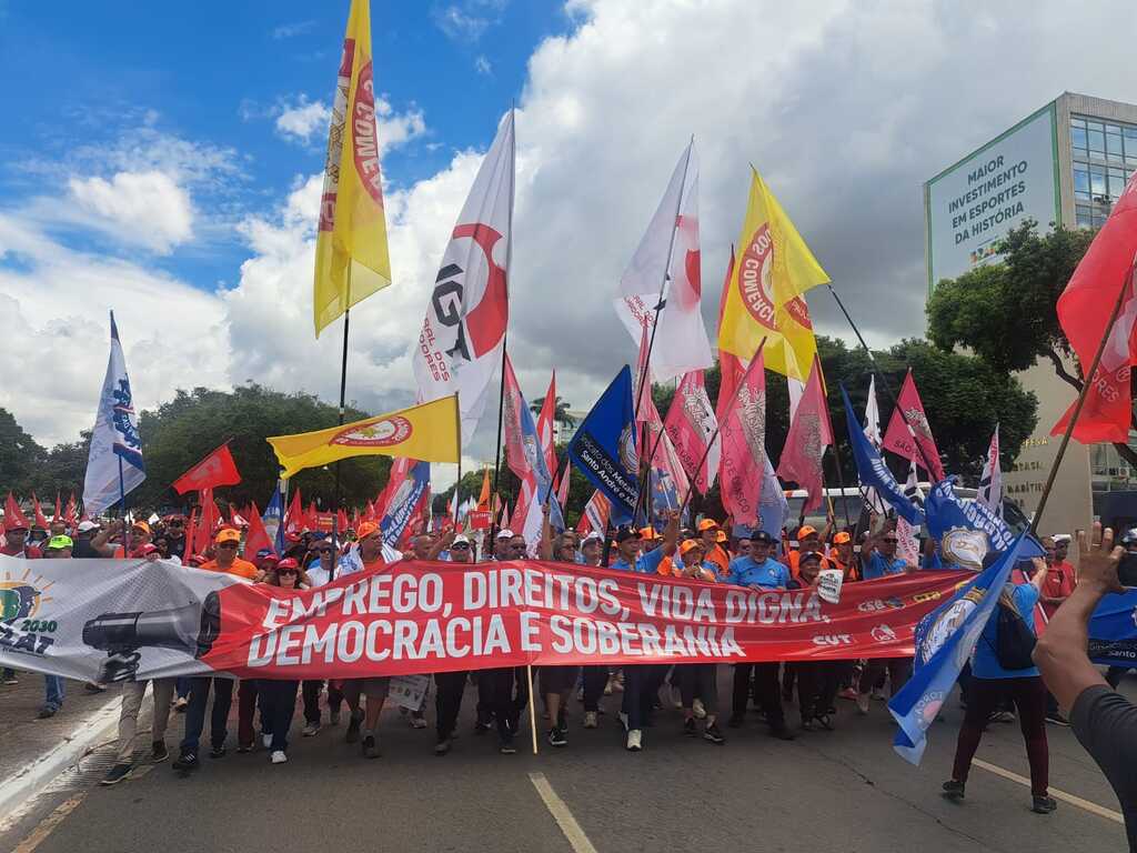 Masiva marcha en Brasil demanda fin de la escala 6×1