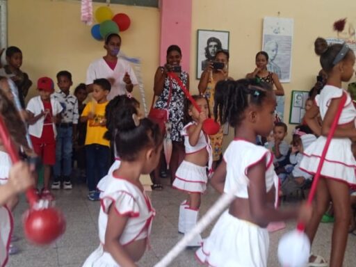 “Estrellita Roja” brilló con luz propia en el aniversario 65 de los círculos infantiles (+Fotos)