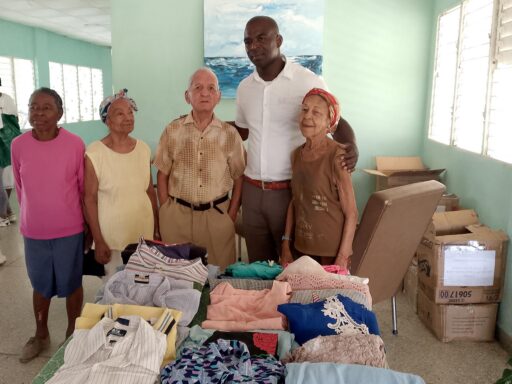 Sindicatos santiagueros realizan donativo Hogar de Ancianos América Labadí Arce (+Fotos)