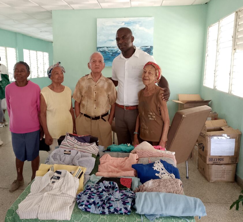 Sindicatos santiagueros realizan donativo Hogar de Ancianos América Labadí Arce (+Fotos)