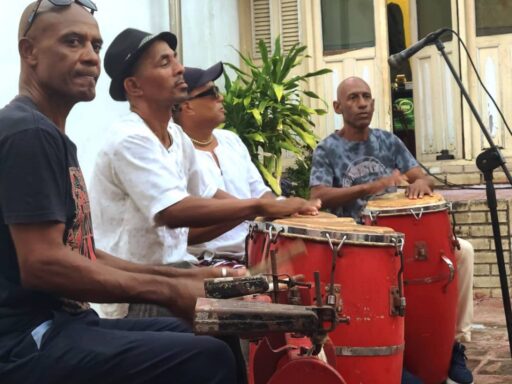 Al compás de los tambores de Enrique Bonne, el ritmo se volvió relevo
