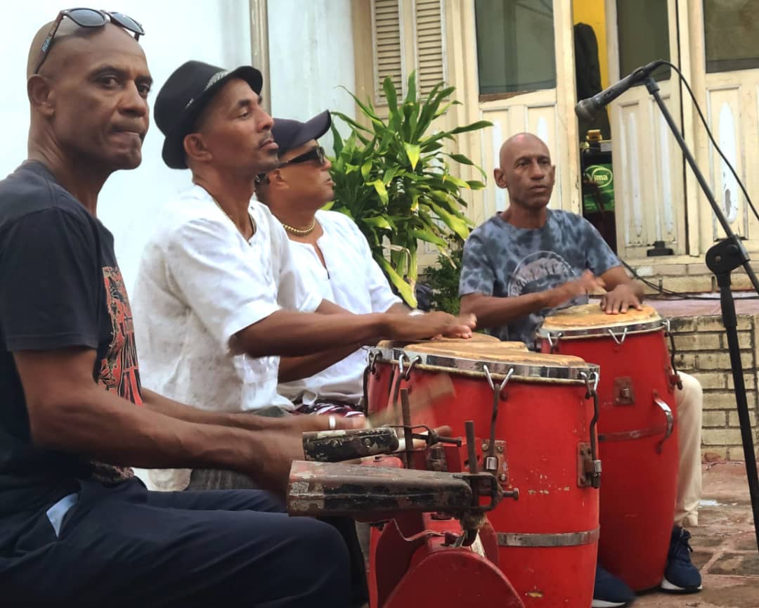 Al compás de los tambores de Enrique Bonne, el ritmo se volvió relevo